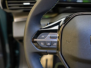 Peugeot 308 SW GT HYBRID 136 e-DSC6 13 navigation