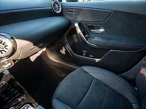 Mercedes-Benz A 180 d AMG Line 13 navigation