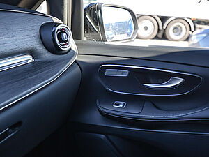 Mercedes-Benz V 300 d AVANTGARDE Extralang 17 navigation