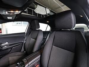 Mercedes-Benz A 250 e 30 navigation