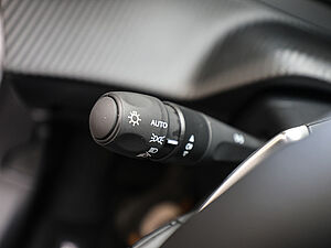 Peugeot 2008 STYLE HYBRID 145 e-DSC6 27 navigation