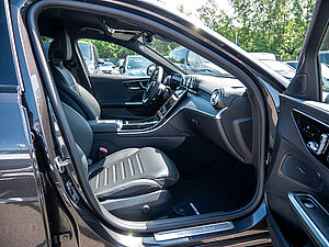 Mercedes-Benz C 200 T AMG Line 2 navigation