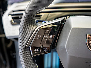 Peugeot 5008 GT HYBRID 145 e-DSC6 13 navigation