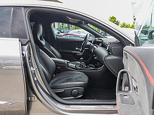 Mercedes-Benz CLA 200 SB AMG 2 navigation