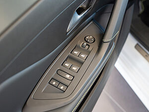 Peugeot 308 SW GT Plug-In HYBRID 180 e-EAT8 27 navigation