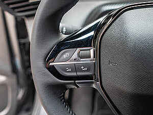 Peugeot 2008 Allure PureTech 100 13 navigation