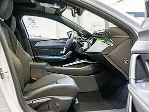 Peugeot 308 SW GT HYBRID 136 e-DSC6 2 navigation