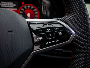 Volkswagen Golf VIII GTI Clubsport 2.0 TSI DSG 17 navigation