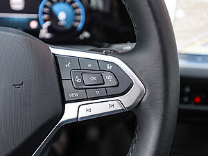 Volkswagen Golf VIII 1.5 e TSI Style DSG 27 navigation