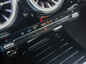 Mercedes-Benz CLA 180 AMG Line Edition 15 navigation