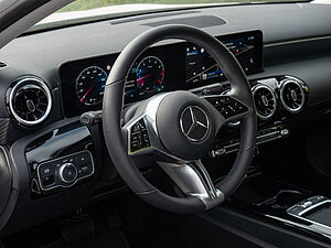 Mercedes-Benz A 180 Progressive Advanced 16 navigation