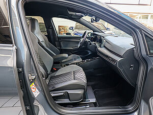 Volkswagen Golf VIII Variant R-Line 1,5 l eTSI DSG 2 navigation