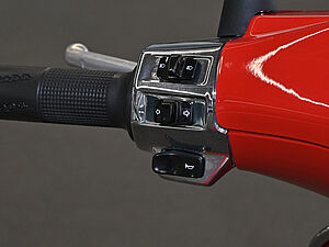 Vespa Primavera 125 E5 RED 9 navigation