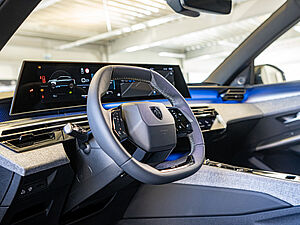 Peugeot 3008 GT HYBRID 136 e-DSC6 NEUES MODELL 18 navigation