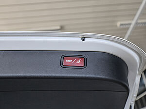 Mercedes-Benz C 180 T Avantgarde Advanced 29 navigation