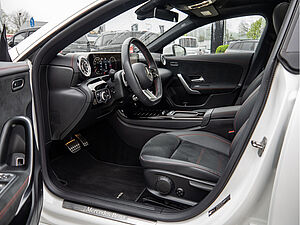 Mercedes-Benz CLA 200 d Coupé AMG Sport Premium 9 navigation