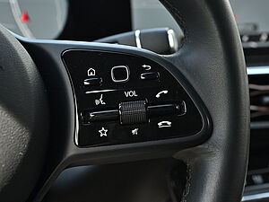 Mercedes-Benz EQC 400 4M 18 navigation
