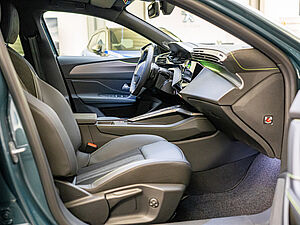 Peugeot 308 SW GT HYBRID 136 e-DSC6 2 navigation