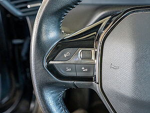 Peugeot 2008 e-Allure Elektromotor 136 14 navigation