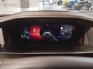 Peugeot 2008 e-GT Elektromotor 136 16 navigation