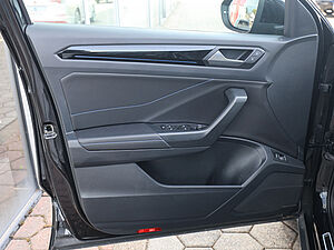 Volkswagen T-Roc R 2.0 TSI 4M DSG 30 navigation