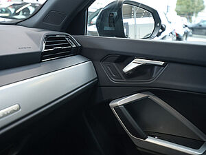 Audi Q3 S line 35 TDI quattro S tronic 20 navigation