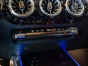Mercedes-Benz GLA 180 Edition AMG Line AHK 11 navigation