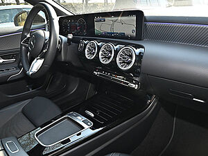 Mercedes-Benz A 180 Progressive 9 navigation