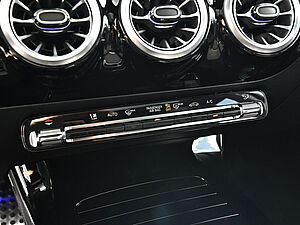 Mercedes-Benz A 200 AMG Sport Advanced Plus 13 navigation