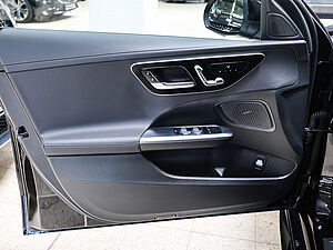 Mercedes-Benz C 200 T AMG Sport Advanced Plus 28 navigation
