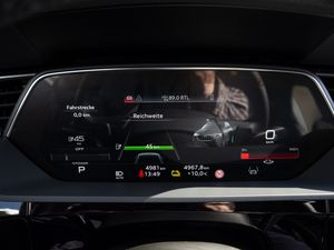 Audi e-tron advanced 55 quattro 21 navigation