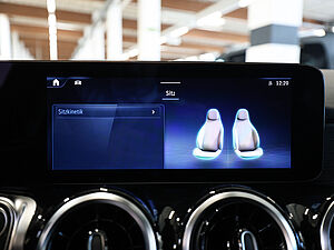 Mercedes-Benz GLB 250 4M Progressive 13 navigation