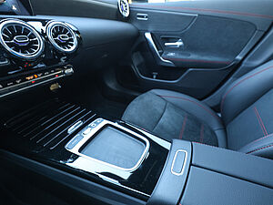 Mercedes-Benz CLA 200 Coupé AMG Line 16 navigation