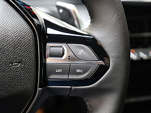 Peugeot 2008 STYLE HYBRID 145 e-DSC6 19 navigation
