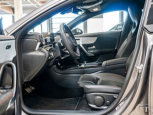 Mercedes-Benz CLA 200 Coupé AMG Sport Premium 27 navigation