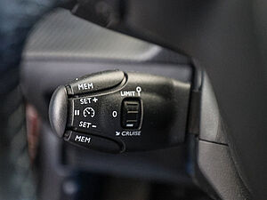 Peugeot 2008 2008e Allure Pack 30 navigation