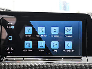 Volkswagen Golf VIII Variant R-Line 1,5 l eTSI DSG 13 navigation