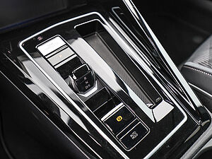 Volkswagen Golf VIII Variant R-Line 1,5 l eTSI DSG 17 navigation
