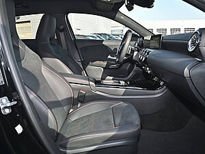 Mercedes-Benz A 180 AMG Line 2 navigation