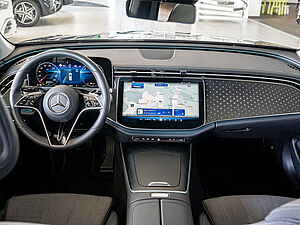 Mercedes-Benz E 300 e T Avantgarde Advanced Plus 8 navigation