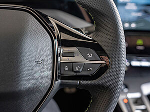 Peugeot 308 GT HYBRID 136 e-DSC6 15 navigation