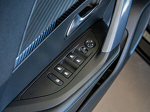 Peugeot 2008 e-Allure Elektromotor 136 20 navigation