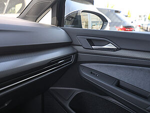 Volkswagen Golf VIII Variant R-Line 1,5 l eTSI DSG 20 navigation