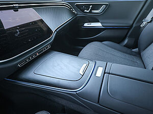 Mercedes-Benz E 300 de T Avantgarde Advanced Plus 17 navigation