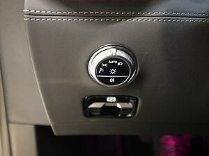 Mercedes-Benz SL 63 AMG S E PERFORMANCE MANUFAKTUR 28 navigation