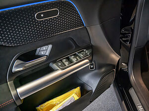 Mercedes-Benz GLA 180 Edition AMG Line AHK 20 navigation