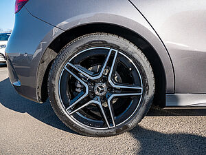 Mercedes-Benz A 180 AMG Line 5 navigation