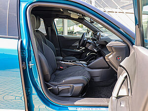 Peugeot 2008 GT HYBRID 145 e-DSC6 2 navigation