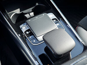 Mercedes-Benz B 200 AMG Line 27 navigation