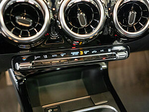 Mercedes-Benz A 250 e Progressive 12 navigation